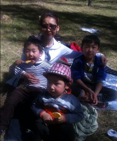 Хөвгүүддээ ээж нь байхыг хүссэн Ё.Соёлням ард түмэндээ хандаж, тусламж хүслээ