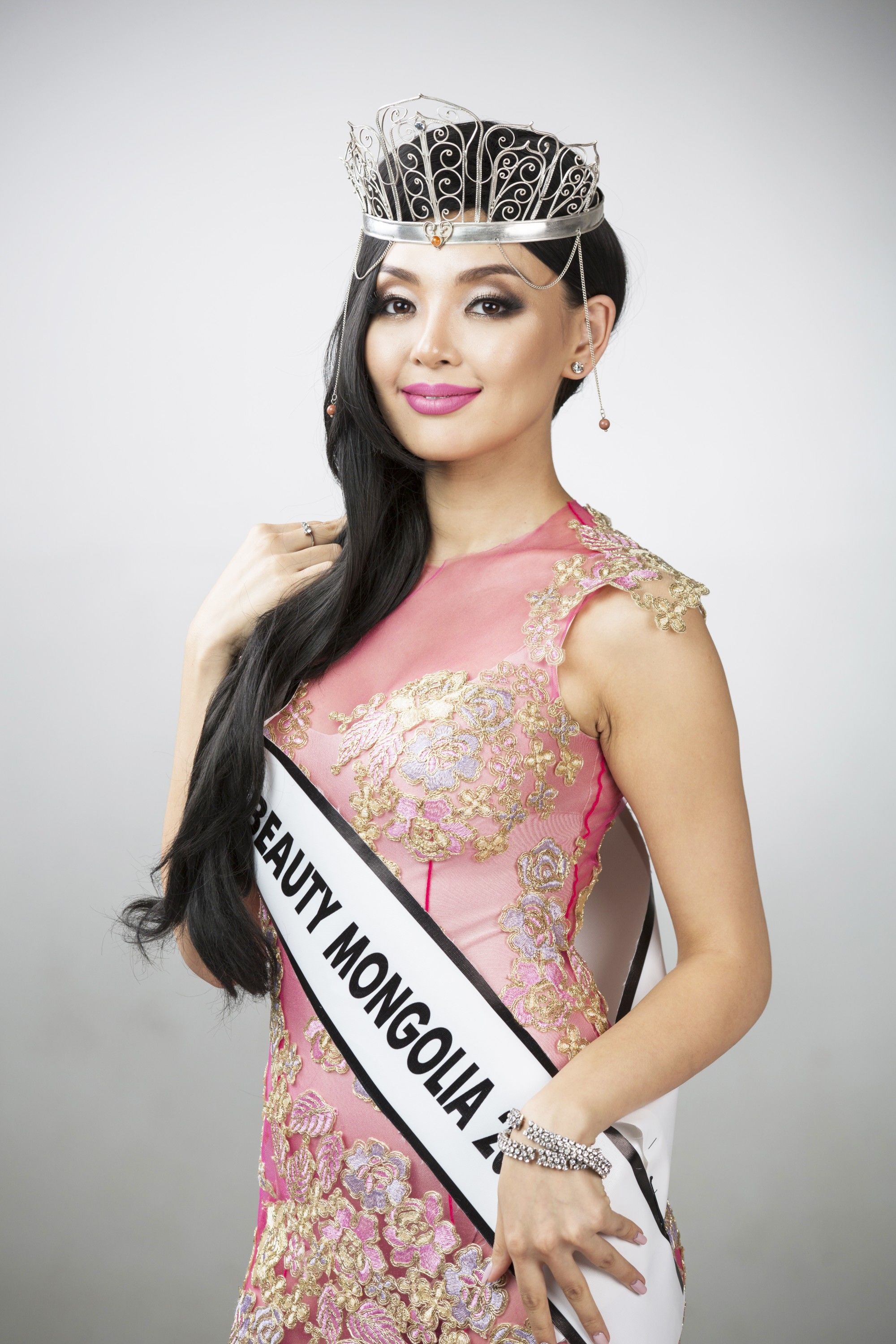 Хөтлөгч Э.Гантулгын экс мисс боллоо