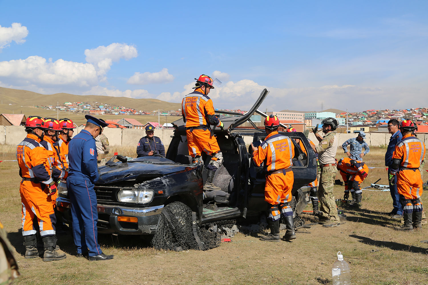 Америкчууд манай аврагчдын багаар ажиллах чадварыг илүүд үнэлж байна