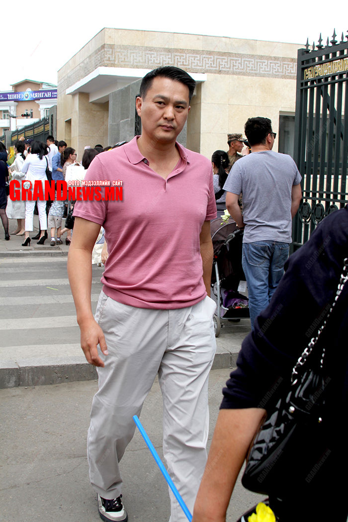 Э.Нандинзүрх ээ эхнэрийнхээ араас гүйгээрэй!