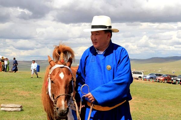 АТГ-ыг хуурч чаддаг “Ажнай” Д.Бат-Эрдэнээс болж хохирсон хүмүүсийн түүх…