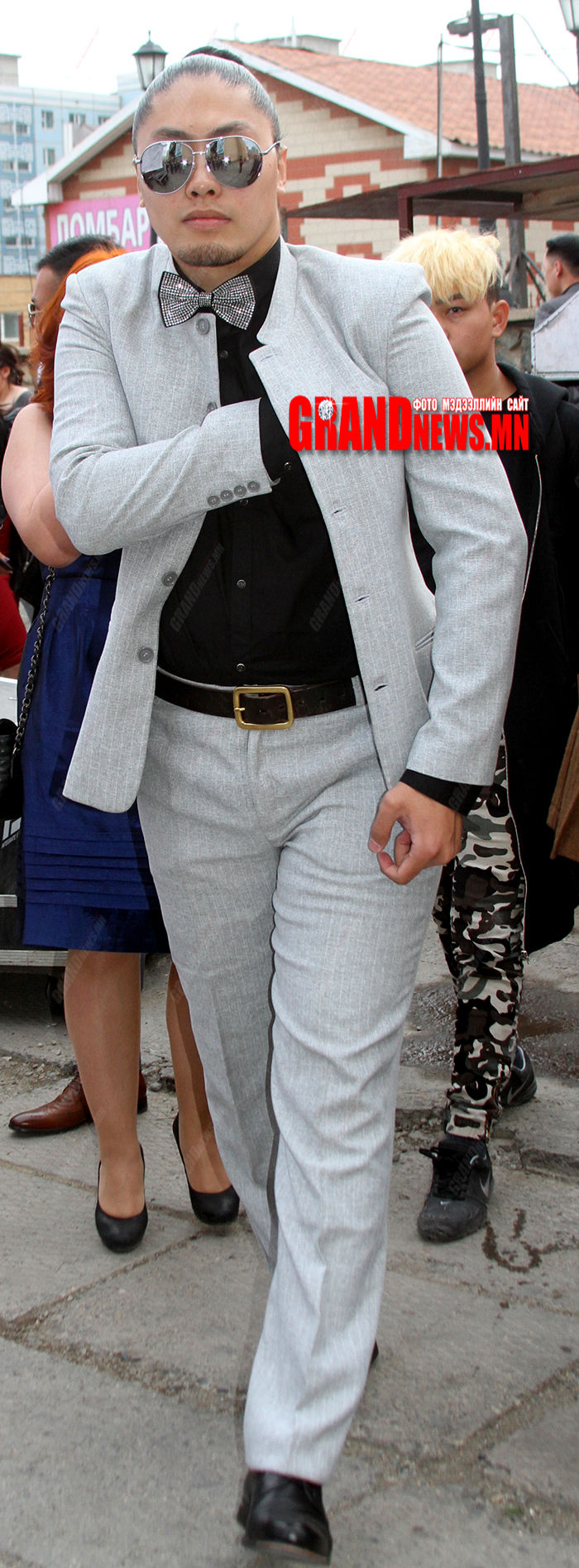 “БИД 4” хамтлагийн нэг нь энэ мөн үү?