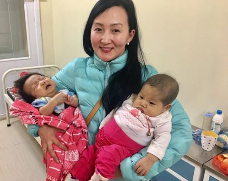 А.Мөнгөнзул ЭХЭМТ-д хэвтэн эмчлүүлж байгаа бяцхан үрсийг баярлууллаа 