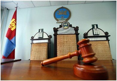 Согтуурч, хоёр найзыгаа хутгалжээ