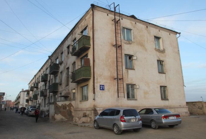 Иргэд балгасандаа үлдэж, эрх мэдэлтнүүд Их тэнгэрийн ам руу нүүнэ 