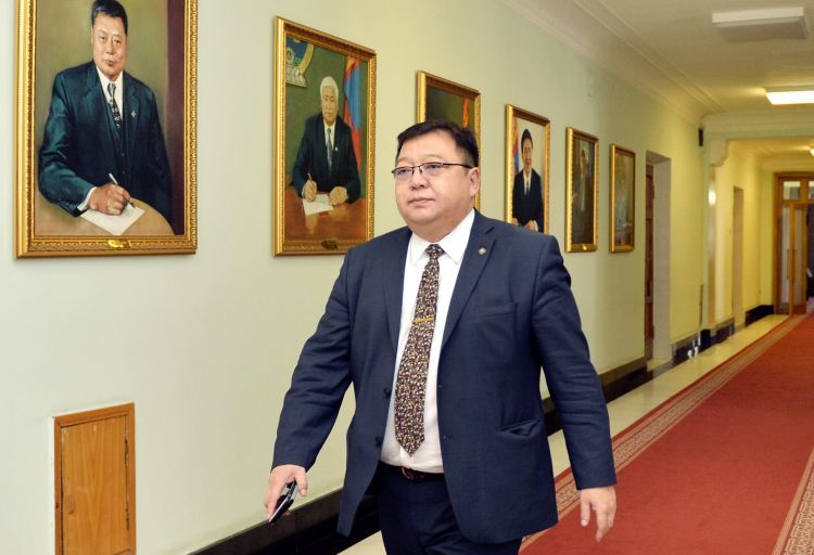 С.Эрдэнэ: Ерөнхийлөгчийн сонгуулийн тухай хуулийн төсөл нь ирээгүй