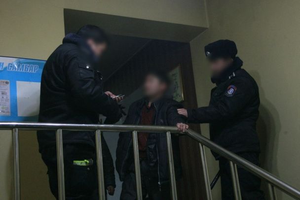 Цагдаагийн тусгайгийн таван ажилтан хүн зодож танхайрчээ