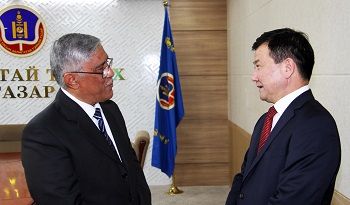 Олон улсын авлигын эсрэг академийн удирдах зөвлөлийн гишүүнтэй уулзав