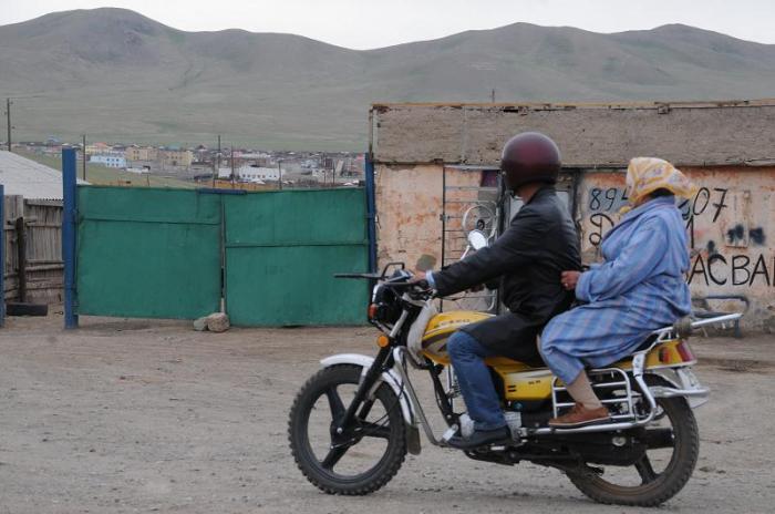 Мотоциклиуд осолдож хүн амиа алджээ