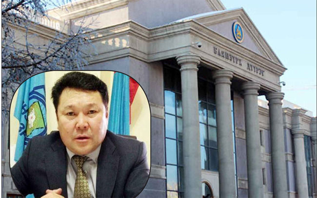 Хахууль авсан, 42 иргэний бичиг баримтыг хуурамчаар ашигласан газрын албаны дарга асан Н.Батсүх батлан даалтад