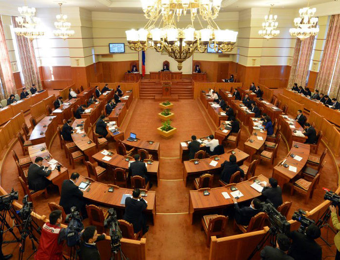 Согтууруулах ундаа хэрэглэсэн үедээ жолоо баривал баривчилна