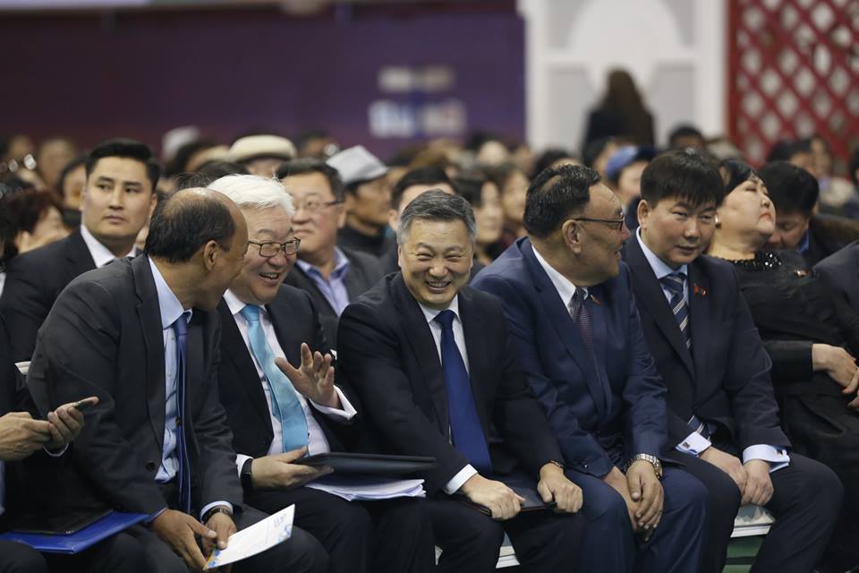 АН-ын залуучуудын орон зайг ах дүүсээрээ дүүргэх үү?! 