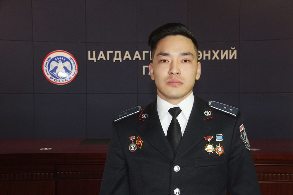 Г.Ганбаяр: Байшингийн цонхыг хагалж дөрвөн хүнийг аюулгүй гаргасан