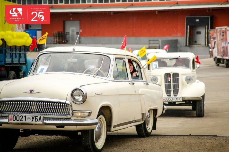 Олон жилийн түүхийг харуулсан, түүхт олон машины парад анх удаа зохион байгуулагдлаа