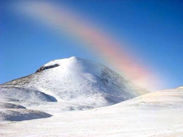 Сураггүй болсон уулчдын дунд таван эмэгтэй байгаа гэв