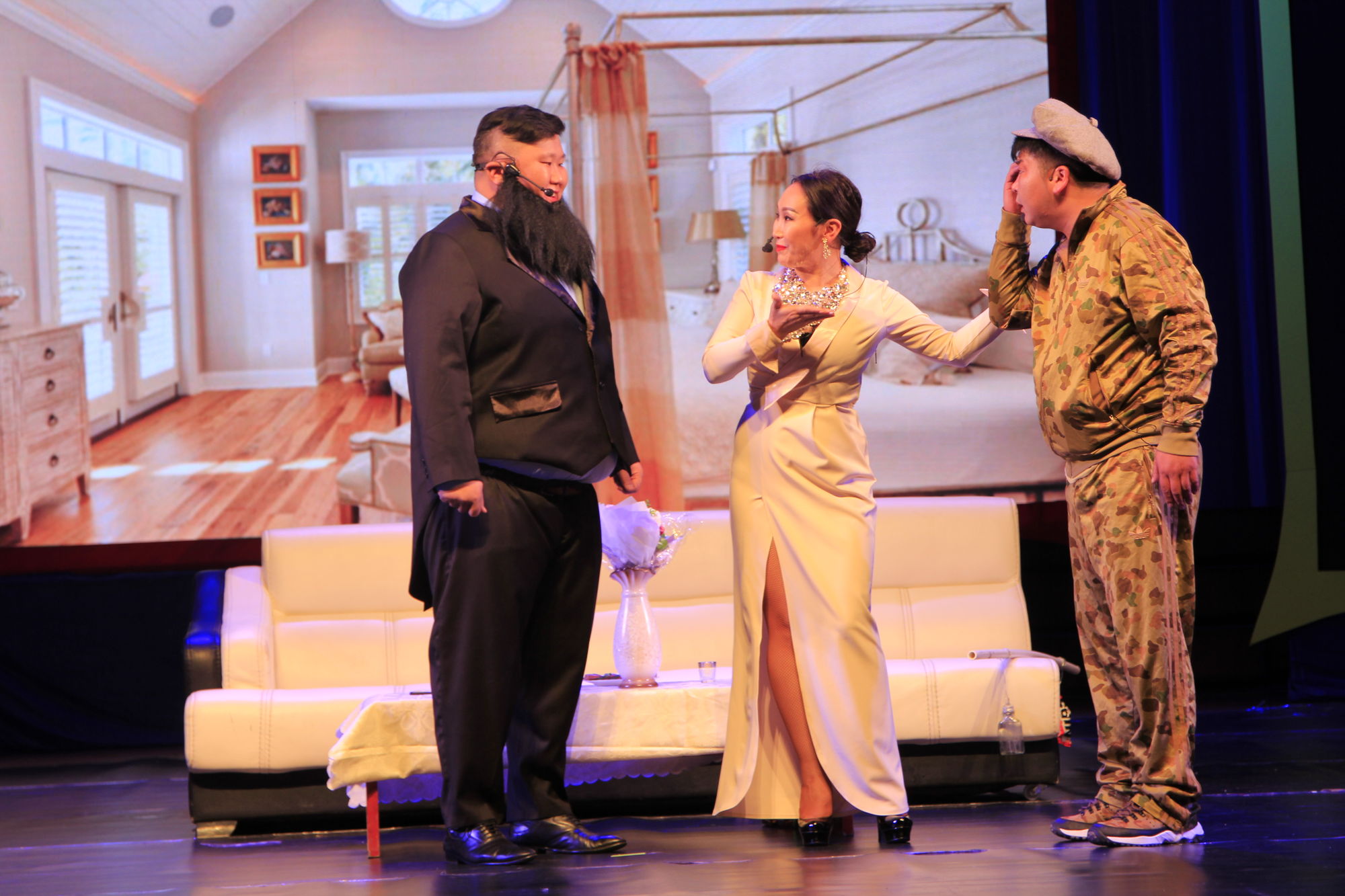 ”Мөрөөдлийн театр”-ынхан ”Сошиал эвлүүлэг”-ээрээ бут авч байна