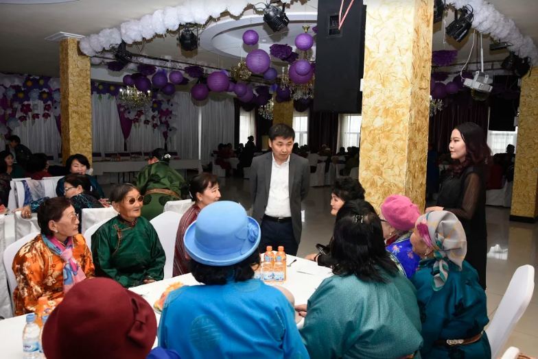 О.Баасанхүүгийн зохион байгуулсан ахмадын баярыг сар шинэтэй “андуурав”