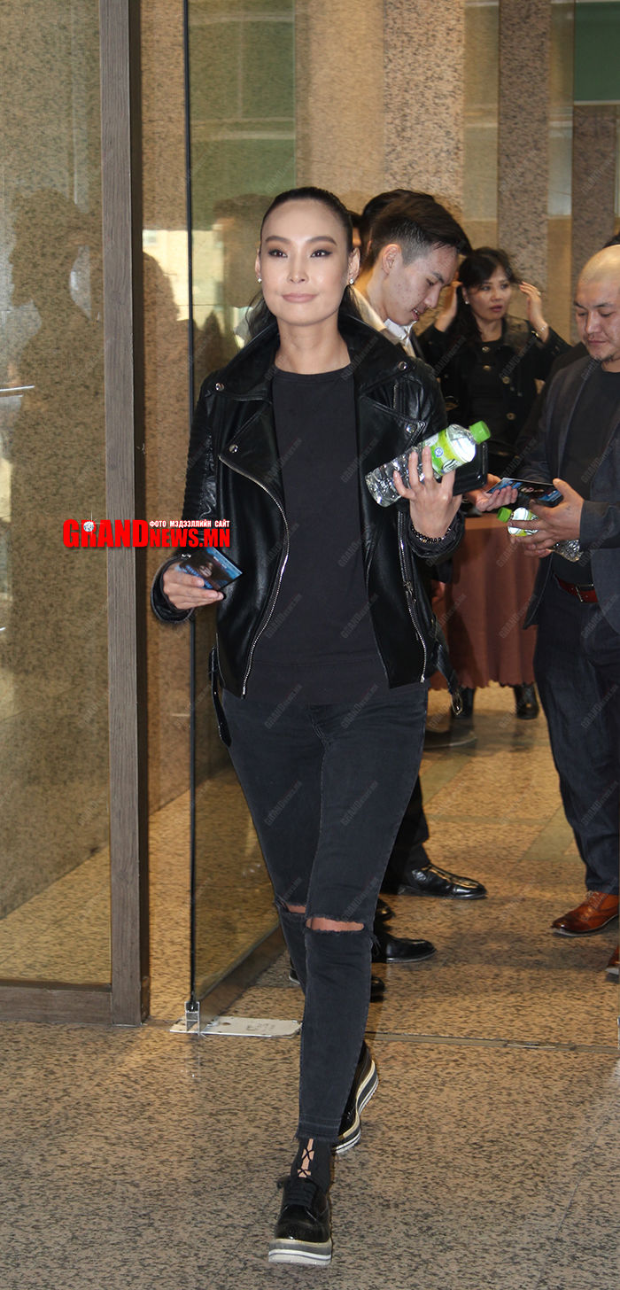 Ц.Алдармаа юу, оюутан охин уу?