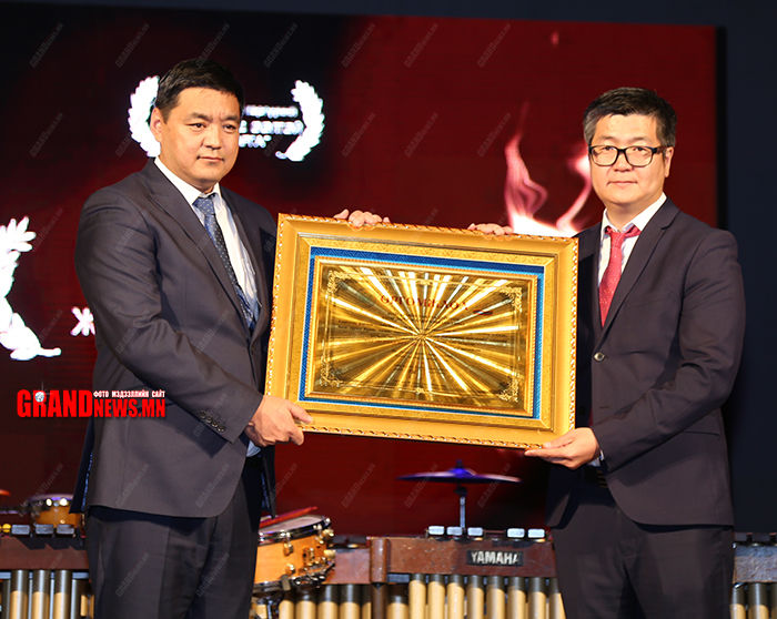 Хан-Уул дүүргийн Засаг дарга Ж.Алдаржавхлан “Боловсролд ээлтэй Засаг дарга” боллоо