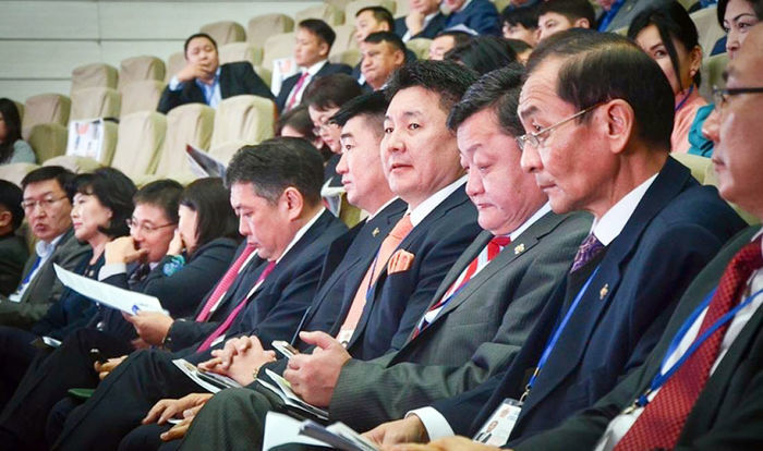 Ц.Нямдорж сайдын суудлаас татгалзаж, бусад сайд нарыг өнөөдөр томилно