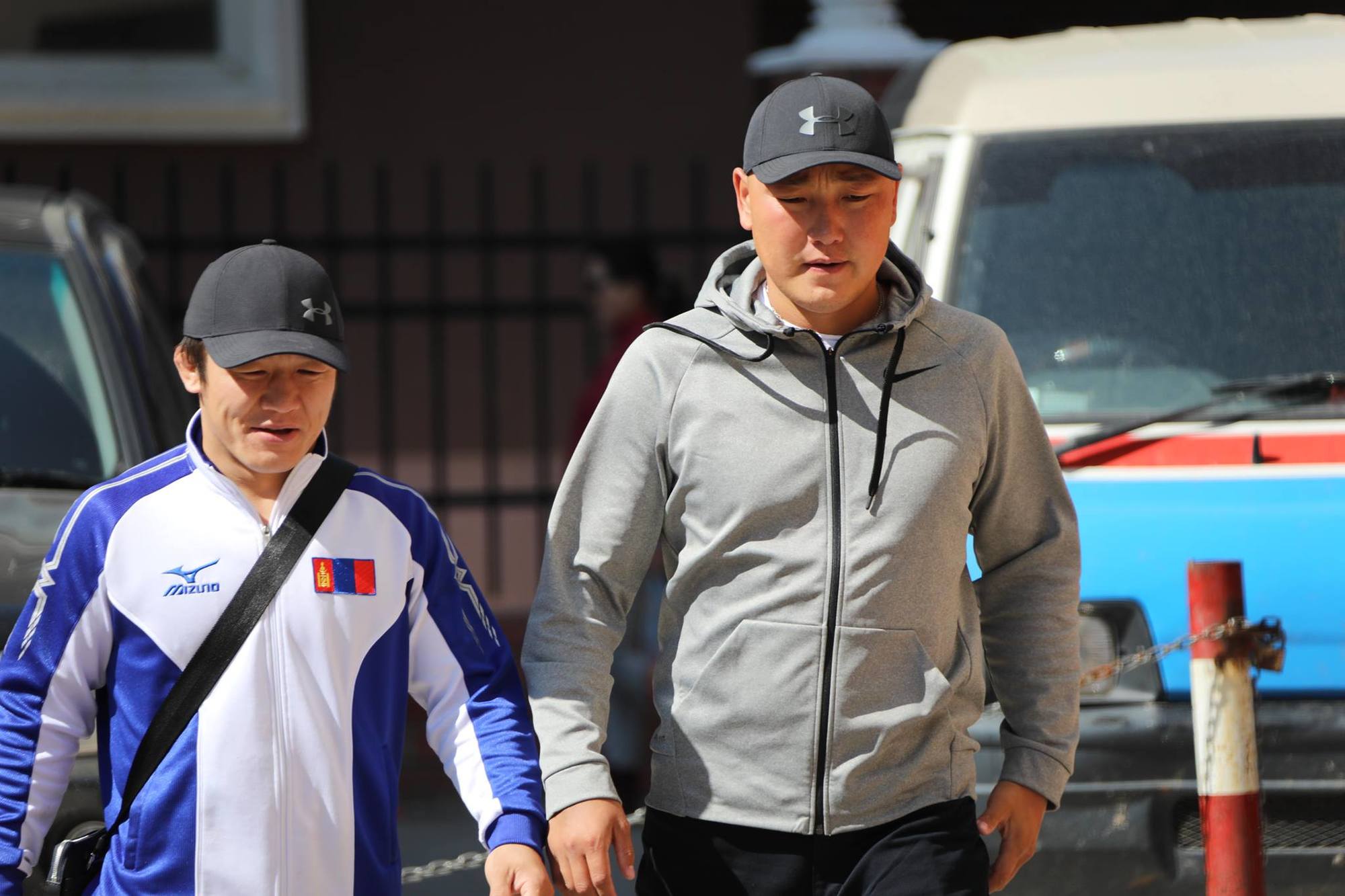 Дуучин Б.Болд 6 хүүхэдтэй айлыг байртай болгоно