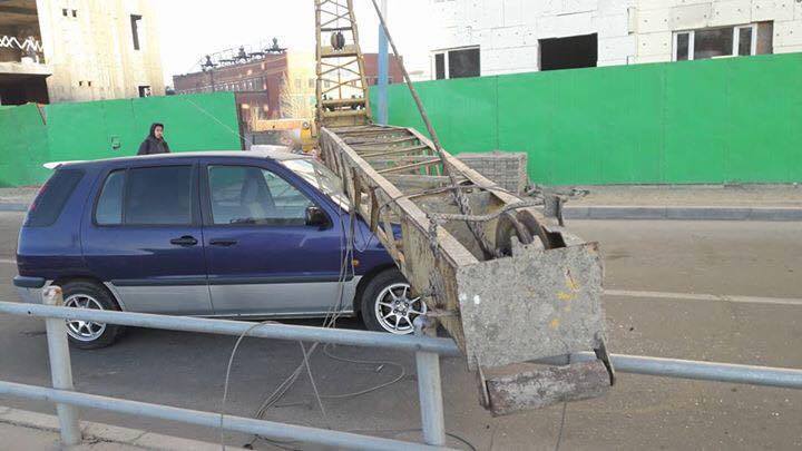 ”Эко констракшн”-ий барилгын кран машин дээр унаж, хүн бэртжээ