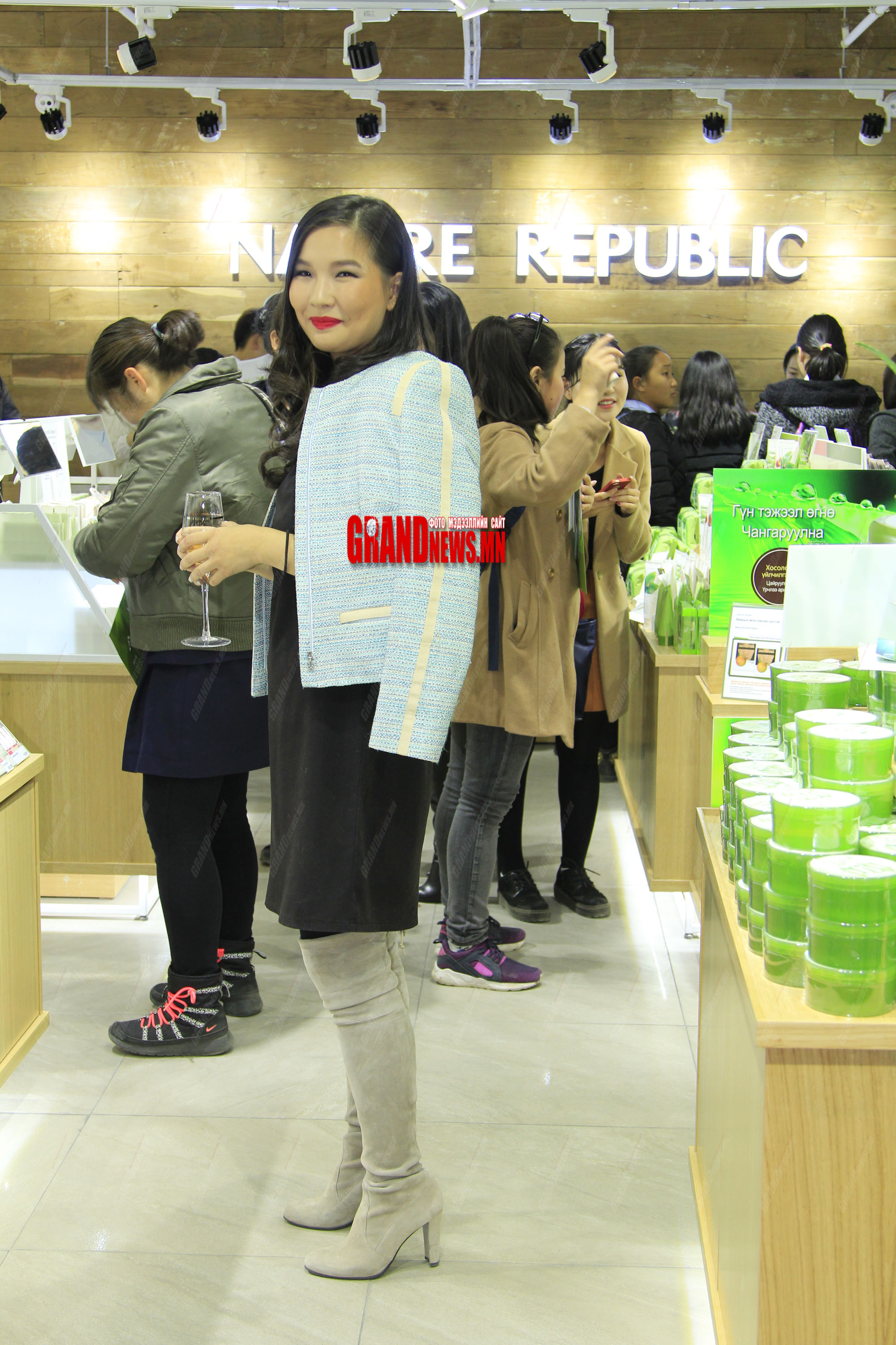 ”Гурван гал”-ын фэшн гүнж вант улсаа тунхаглалаа