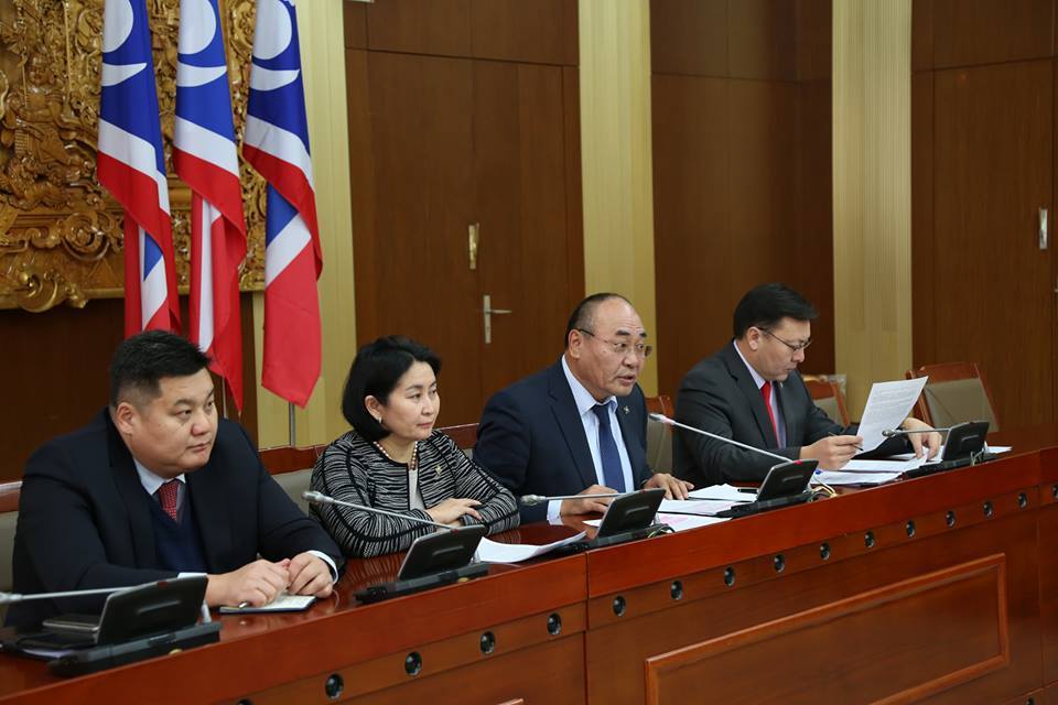 З.Нарантуяа: Монголбанкнаас шууд захиргаадсан хэм хэмжээнүүдийг гаргаад байна