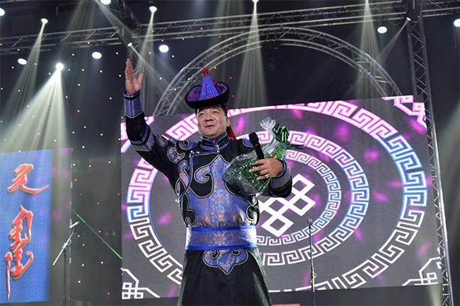  Дуучин Б.Энхбаяр тоглолтоо орон нутгаар хийж явна