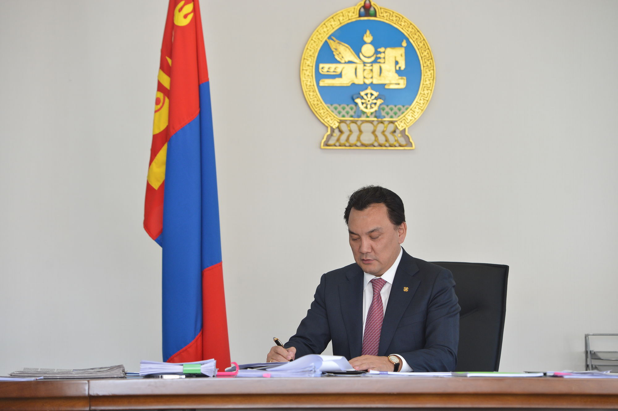 Б.Батзориг : Гадны төсөл, хөтөлбөрийг цаас биш ажил болгоё