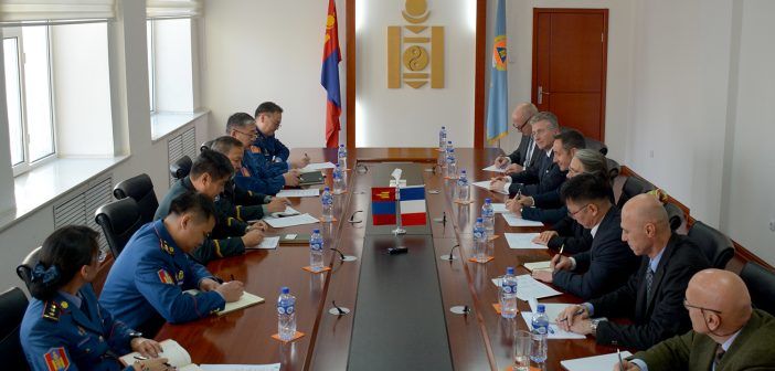 Монголд нисдэг тэрэг нийлүүлэх талаар судлана