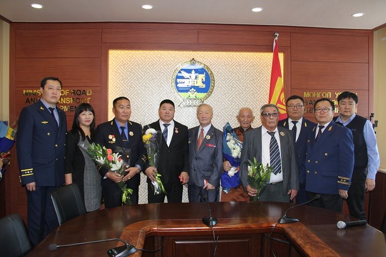 Зам тээврийн салбараас төрийн шагналтнууд төрлөө