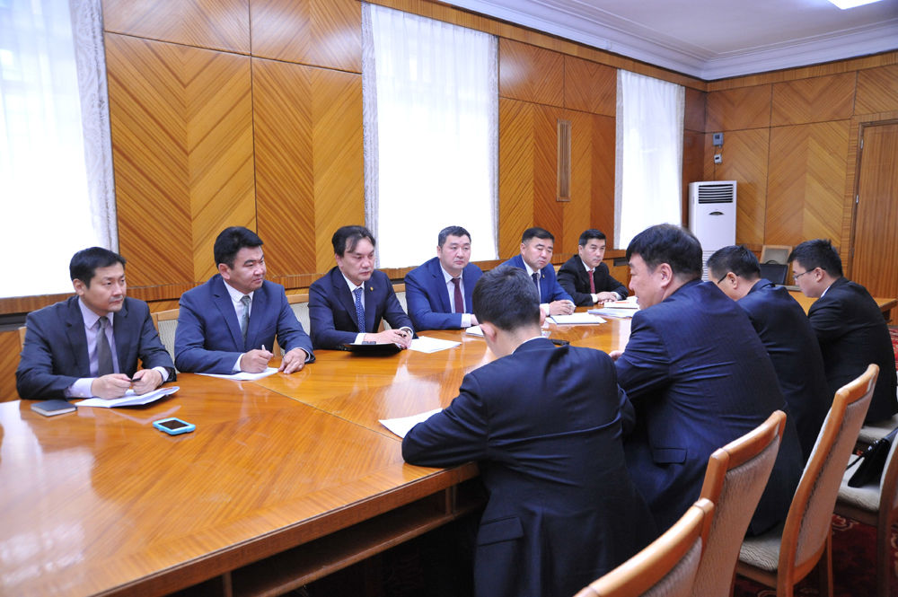 Б.Батзориг: Хүнсний салбар, хөнгөн үйлдвэрээ дэмжиж үйлдвэрлэгч орноос экспортлогч орон болох зорилт тавьж ажиллана