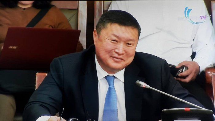 Б.Хурц: Хажуунаас нь харахаар инээдэмтэй л харагдаж байсан учир инээчихсэн