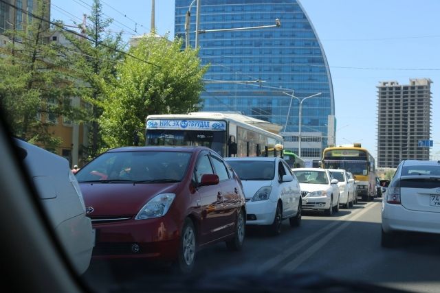 Таксинд явж байгаа нэрээр дээрэм хийж байжээ