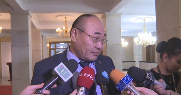 Д.Эрдэнэбат: Эр хүн гурван хатуу үг, гурван хатуу цохилт даадаг л байх хэрэгтэй