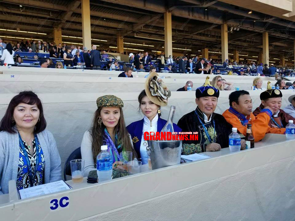 “Макс”-ын Д.Ганбаатарынхан Монголын язгууртнууд шиг л!