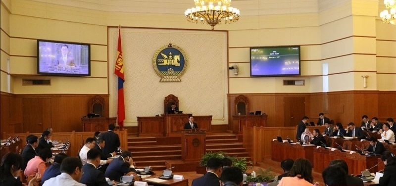 Төрийн албан хаагчдад 300,000 төгрөгийн урамшуулал олгохыг УИХ дэмжлээ 