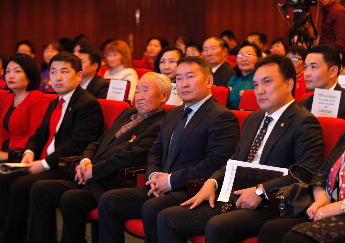 “Оёдлын салбарын хөгжлийн өнөөгийн түвшин, гарц, шийдэл”  зөвлөгөөн амжилттай боллоо