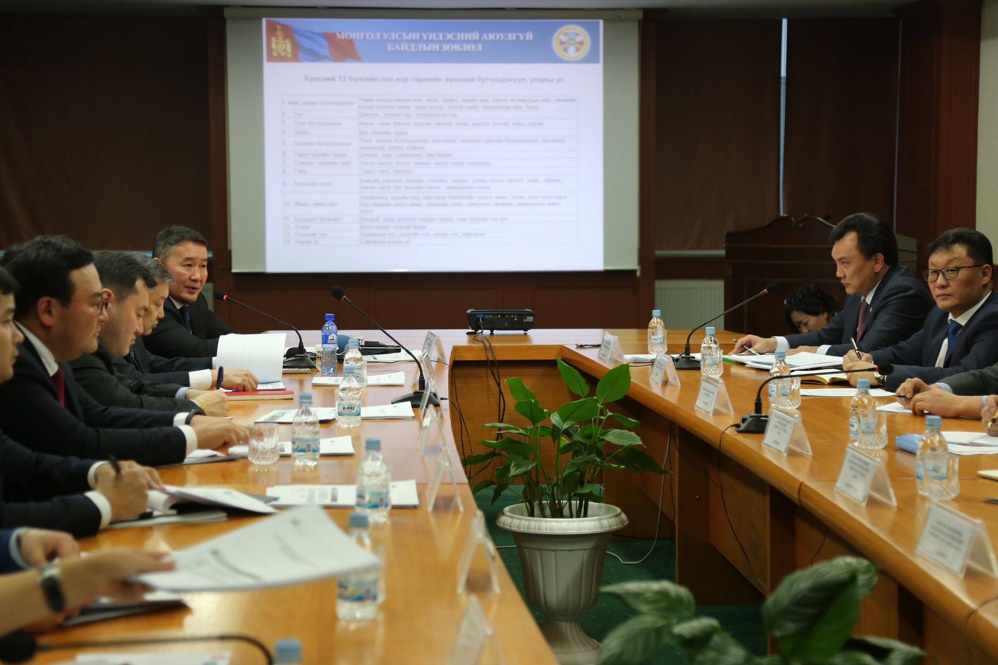 Ерөнхийлөгч Х.Баттулга Хүнс, Хөдөө аж ахуй, Хөнгөн үйлдвэрийн яаманд ажиллалаа