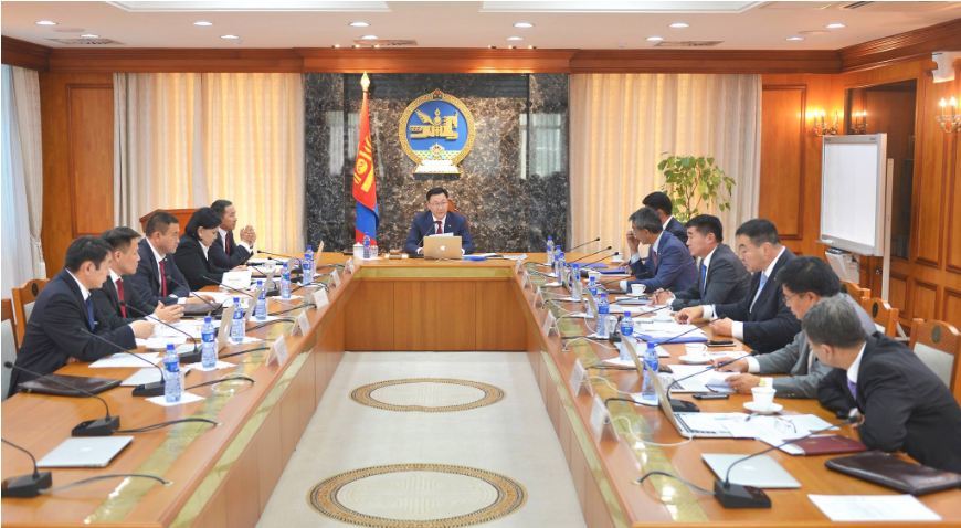 Д.Оюунхорол сайд алтны компаниудад хийсэн шалгалтын талаарх мэдээллийг Засгийн газрын гишүүдэд өглөө