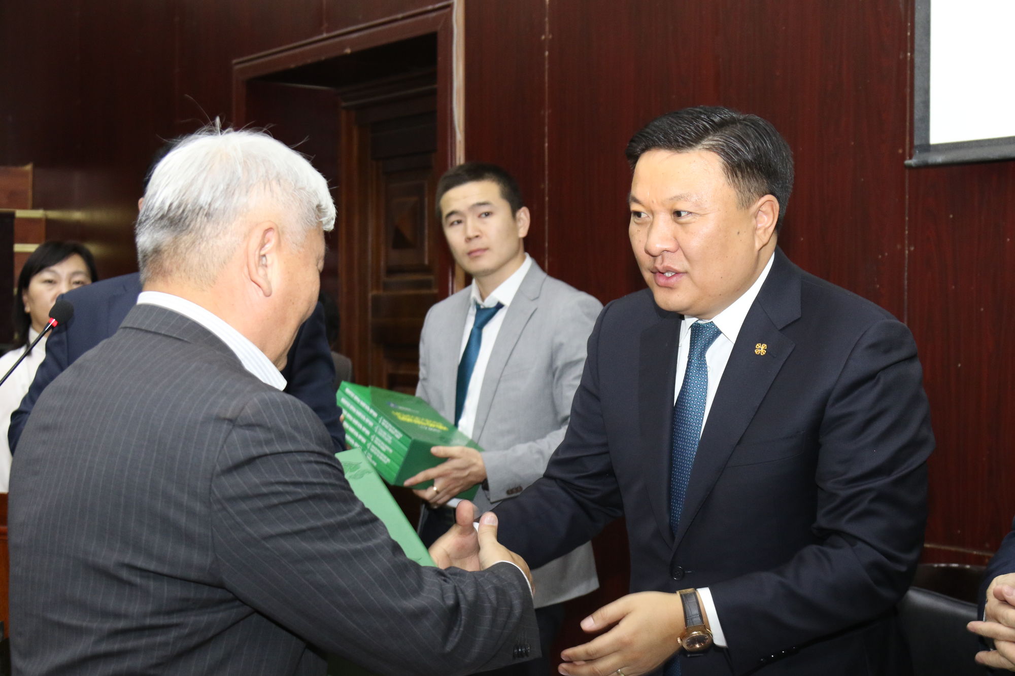 Н.Цэрэнбат: ”Монгол орны байгаль орчин” боть бодлогын түвшинд хэрэглэх суурь бүтээл болно гэдэгт итгэлтэй байна