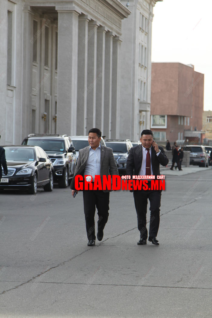 Д.Гантулгын бүрэн эрхийг түдгэлзүүлэх үү?