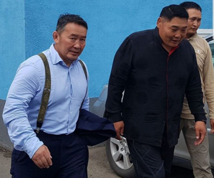 Д.Кёкшюзан Батбаяр өөрийн хүсэлтээр зөвлөхийн ажлаа хүлээлгэн өгчээ