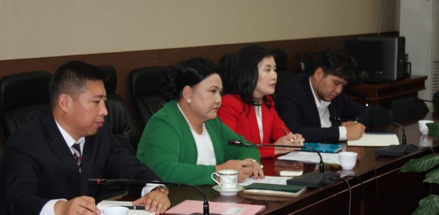 Д.Оюунхорол ХБНГУ-ын сэргээн босголт зээлийн банкны төв салбарын үнэлгээний багийн төлөөлөгчидтэй уулзлаа