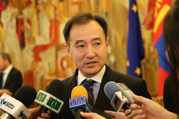 Ганц модны боомтоор өдөрт 700 машин гардаг боллоо