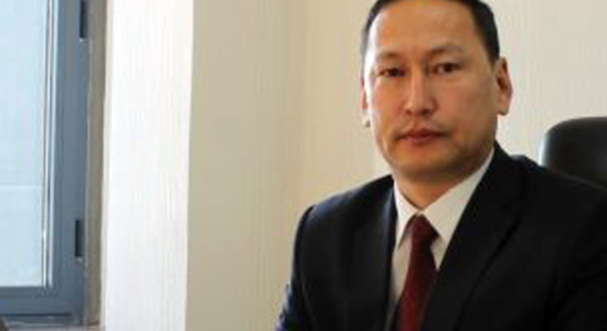 АТҮТ-ийн Тээвэр зохицуулалтын хэлтсийн дарга Д.Батбаярыг шалгаж байна