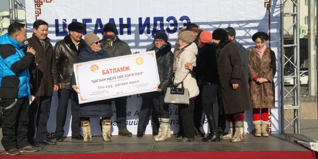 Зарим цэцэрлэгт сүү, цагаан идээ хандивлав