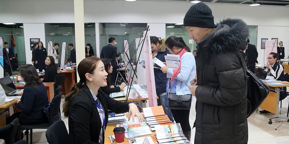 “Нээлттэй ажлын байр” өдөрлөгөөр 1000 орчим иргэн бүртгүүлжээ