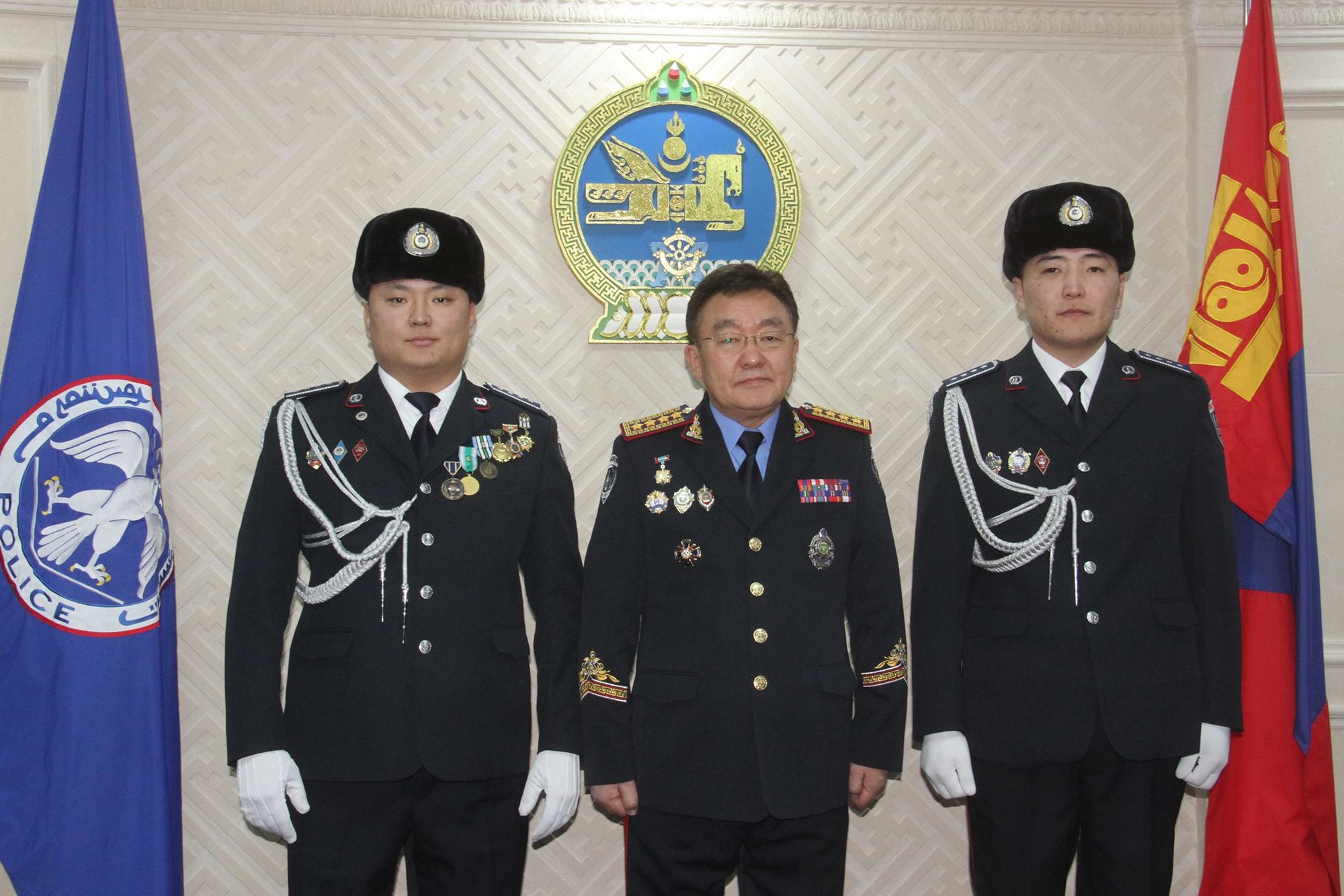 Хугацааны өмнө ахмад цолоор шагналаа